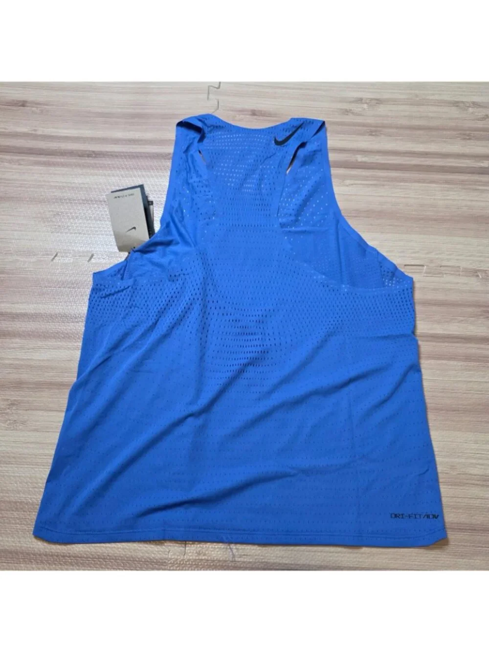 Nike AeroSwift Men's Dri-FIT ADV Running Singlet Size Large FN4231-411 - Picture 4 of 10